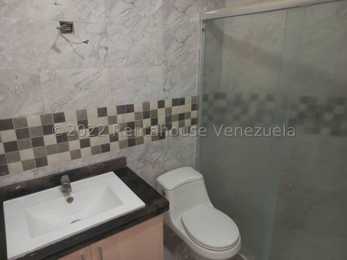 Imagen 23 de 30 de Townhouse En Venta De Concepto Abierto Moderno Con Exclusivas Areas Sociales Piscina Caminerias Y Parques Infantiles Cocina Con Tope De Granito Totalmente Equipada El Rincon Naguanagua