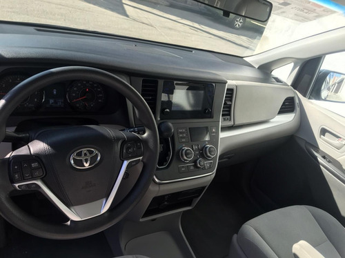 Toyota Sienna 2017 3.5 Le At