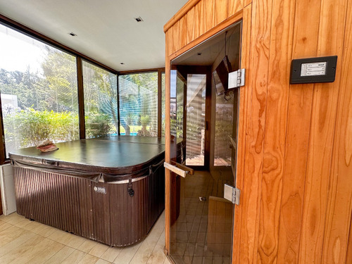 Hermosa Casa Con Vista Al Club De Golf Country Club. 40971