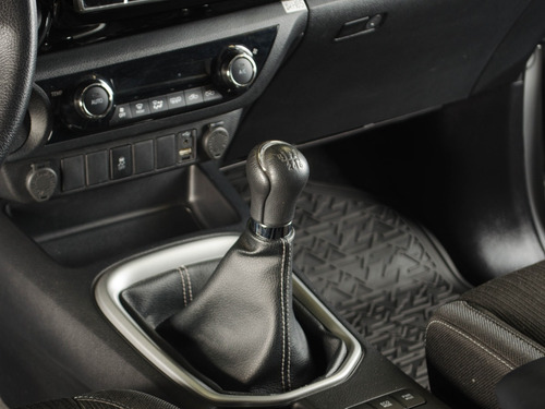 Imagen 13 de 20 de Toyota Hilux 2.8 Cd Srv 177cv 4x2
