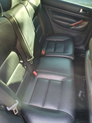 Volkswagen Bora 1.8 Highline T 180cv Cuero 2012