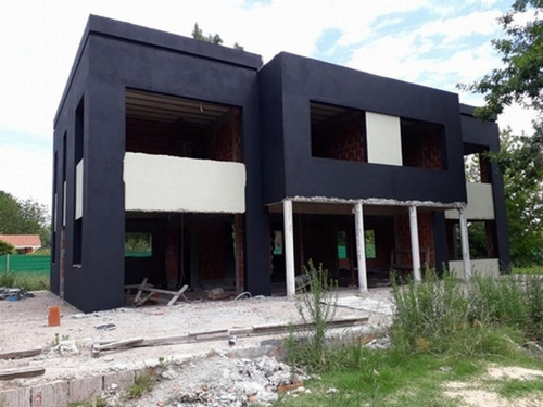 Casa En Dos Plantas Terreno 2434 Mts