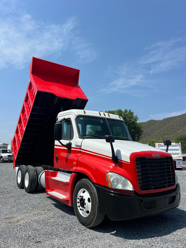 Volteo De 14 Metros Freightliner Cascadia