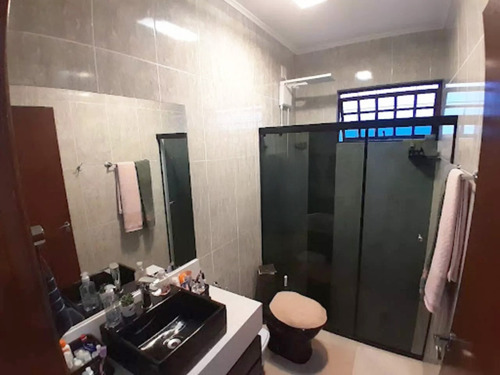Sobrado Com 4 Dormitórios, Piscina E Churrasqueira