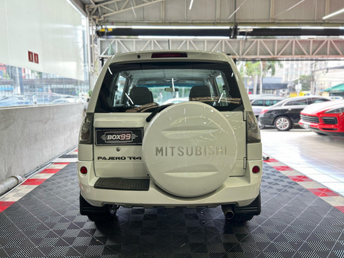 Mitsubishi Pajero TR4 2.0 4X2 16V 140CV FLEX 4P AUTOMÁTICO