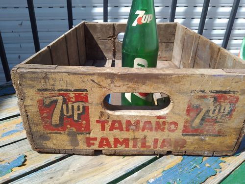 Antiguo Cajon Madera 7 Up Y Botella Antigua 7 Up Decoración (Usado)