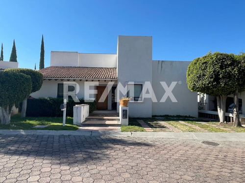 Casa En Renta En Privada En Hacienda De Los Cues En Villas Del Mesón En Una Planta