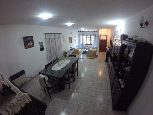 Imagen 9 de 14 de Impecable Chalet A La Venta En Barrio San Rafael
