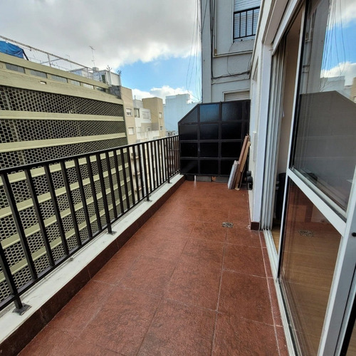 Imagen 20 de 20 de 2 Ambientes Todo Reciclado Con Balcón Terraza Y Vista Lateral Al Mar