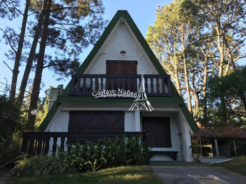 Casa En Lindo Barrio - Ref: 3402