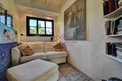 Venta De Casa De 3 Dormitorios En La Laguna Del Diario En Punta Del Este, Maldonado.- Ref: 1605