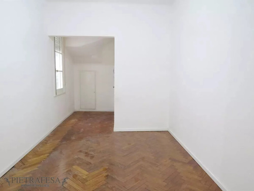 Apartamento En Venta Con Renta, 2 Dormitorios, 1 Baño -ciudadela-ciudad Vieja