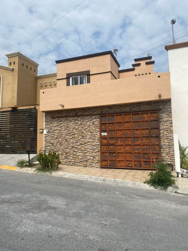 Casa Remodelada Con Cochera Cerrada Y Patio Con Asador