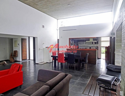 Moderna Casa San Rafael- Ref: 5451