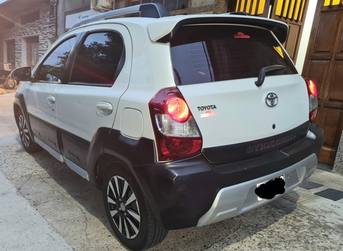 Toyota Etios Cross 1.5 Mt