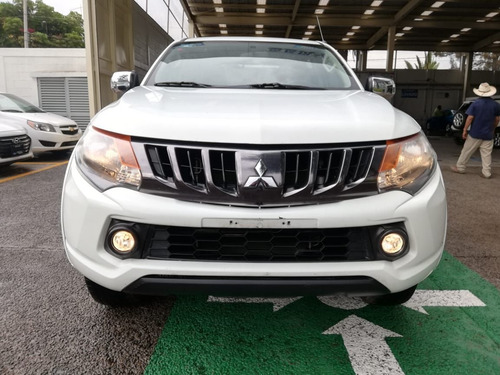 Imagen 11 de 13 de Mitsubishi L200 2018 2.4 Cabina Doble 4x2 Mt