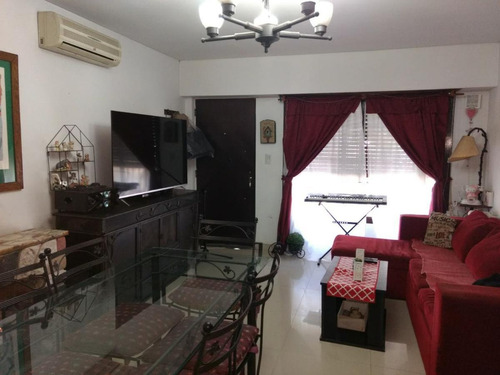 Imagen 3 de 16 de Casa En Venta 4 Ambientes- Villa Tesei- Con Buen Fondo Libre- Permuta Mayor Valor