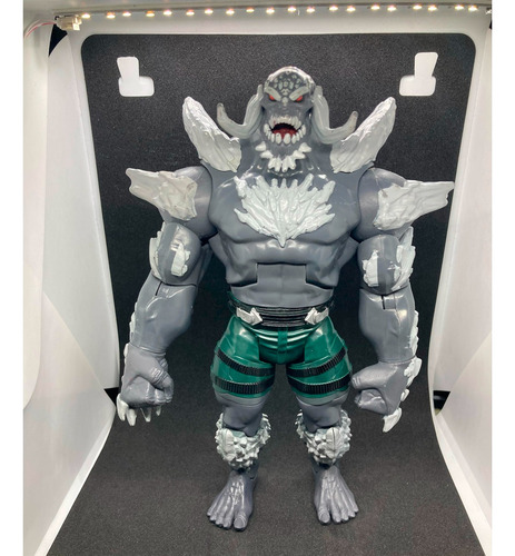 Doomsday Baf Dc Multiverse (Usado)