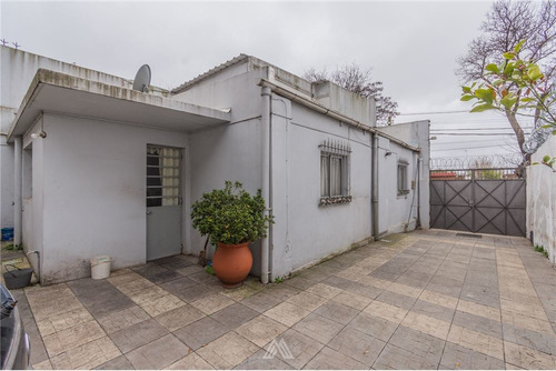 Venta De Local Industrial Y Tres Viviendas!!!