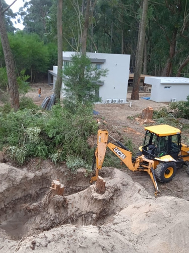 Imagen 5 de 5 de Limpieza De Terreno Piscinas Demoliciones Caminera Materiale