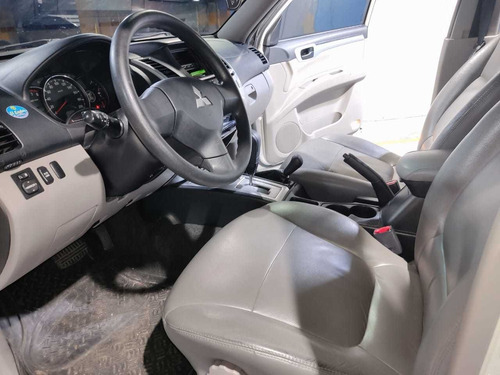 Imagen 11 de 12 de Mitsubishi Montero Sport Año 2014