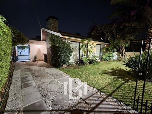 Casa En Venta De 4 Dorm. En Las Condes