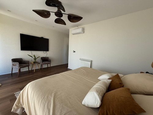 Casa En Venta 5 Dormitorios Mas Playroom Canton Golf Escobar