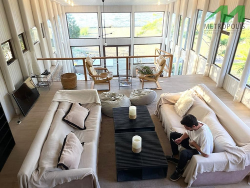 Casa En Arriendo De 5 Dorm. En Vichuquén