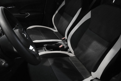 Imagen 15 de 15 de Nissan Versa 2020 1.6 Advance At