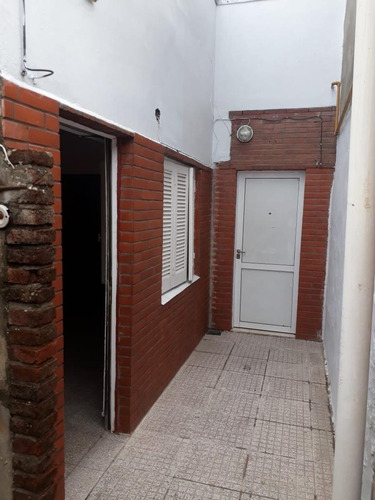 Imagen 1 de 12 de Amplia Casa Interna En Barrio Guadalupe Oeste