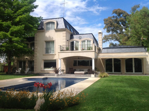Excelente Casa En 409 E/ 132 Bis Y 134 Villa Elisa