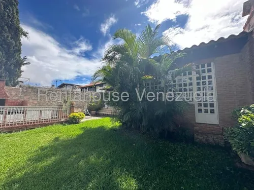 Casa En Venta. Urb. Alto Prado.