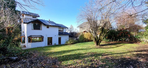Casa En Venta - 4 Dormitorios 2 Baños - Cochera - 1.008mts2 - San Carlos De Bariloche