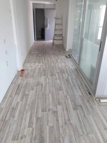 Imagen 3 de 6 de Piso Flotante Siml Madera 8 Mm Alto Transito Kronoswiss