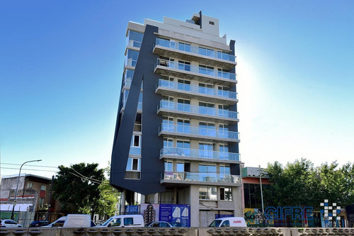 Local Comercial En Villa Devoto De 296,62 M2 En Esquina Doble Vidriera Unico!