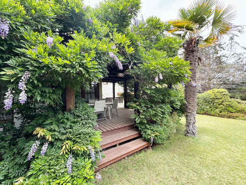 Casa Remodelada Con Gran Jardin A 3 Cuadras De La Playa.