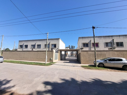 Imagen 7 de 18 de Duplex Con Excelente Ubicacion En El Centro De Canning!!! Con Patio Propio!!!