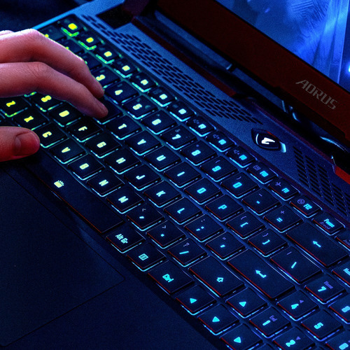 Imagen 9 de 10 de Notebook Aorus 15 I7-12700h Ddr5-16gb 3070ti 165hz Cuotas