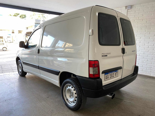 Imagen 6 de 12 de Peugeot Partner 2016 1.6 Hdi Furgon Confort