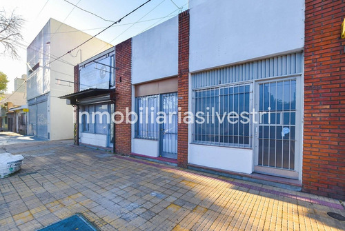 6 E/ 67 Y 68, La Plata - Local Más Cocheras En Venta En Block