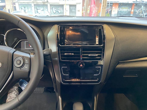 Imagen 7 de 17 de Toyota Yaris 5p Xls Pack Cvt My 2023 Reserva De Cupo Mr