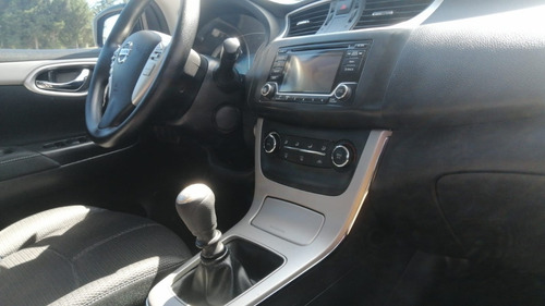 Imagen 5 de 13 de Nissan Sentra Advance 1.6 Mt 2016