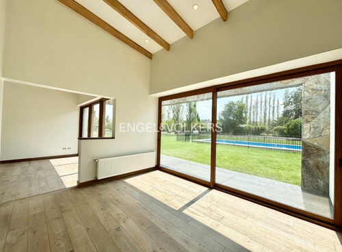 Espectacular Casa Moderna 6 Dorm., Sector Algarrobal