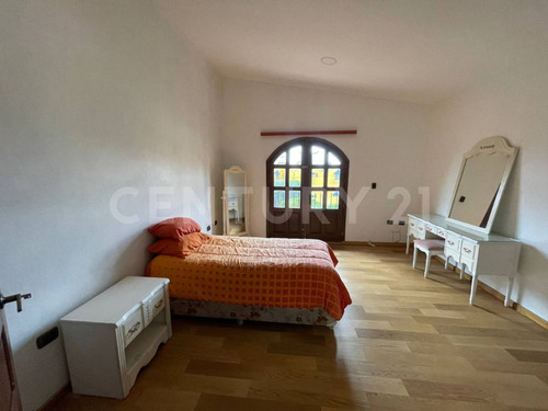 Casa En Renta, Estilo Colonial, 4 Recámaras, Jardín, San Pedro Cholula, Puebla