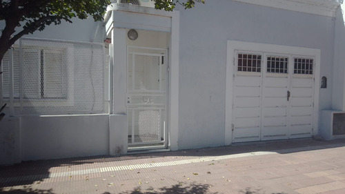 Se Vende Casa 2 Dormitorios En Barrio Alto Alberdi