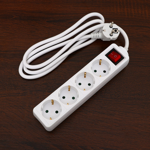 Toma De Corriente Blanca Con Enchufe Europeo Con Interruptor