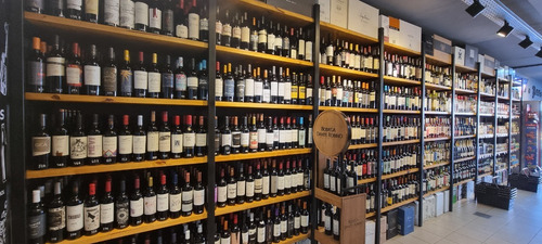 Imagen 5 de 27 de Almacén Gourmet, Fiambrería Y Vinoteca A Metros De Puente Saavedra