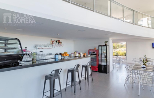 Imagen 24 de 25 de Venta Departamento En Playa Brava, Torre De Categoria, 2 Dormitorios Dependencia De Servicio