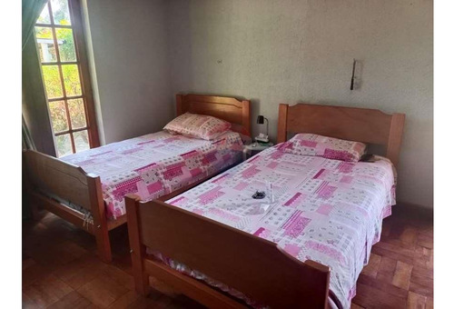 Venta De Hermosa Parcela Con Gran Casa Con Cava!!