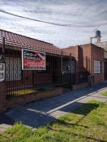Imagen 2 de 13 de Venta - Chalet Ph De 3 Ambientes En Excelentes Condiciones - Moron